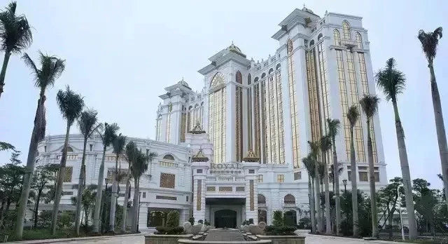 Xiamen Luoyo Seaside Hot Spring Hotel, all-round use of marble.